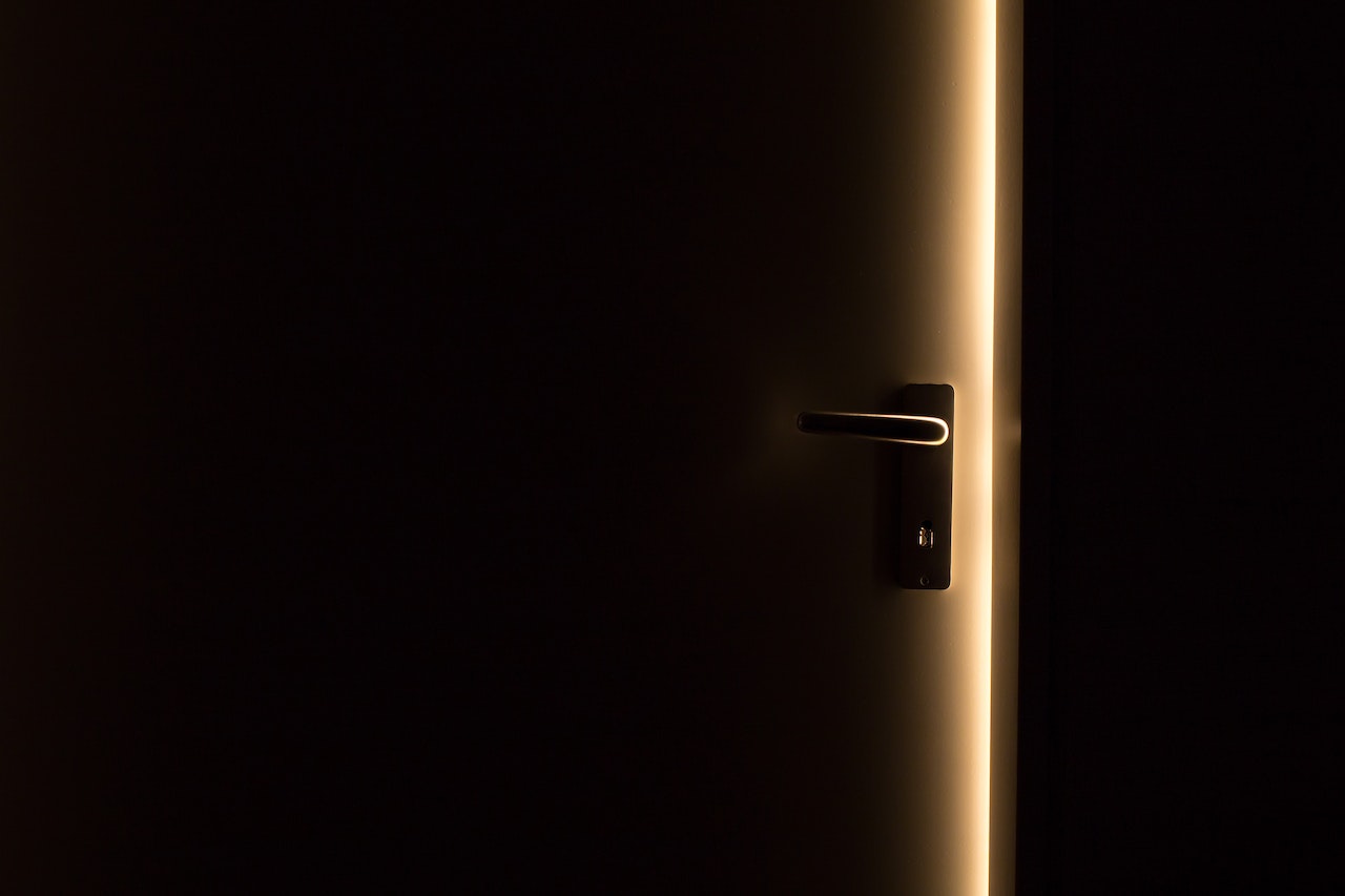 Drzwi ukryte – o czym mowa w praktyce?
